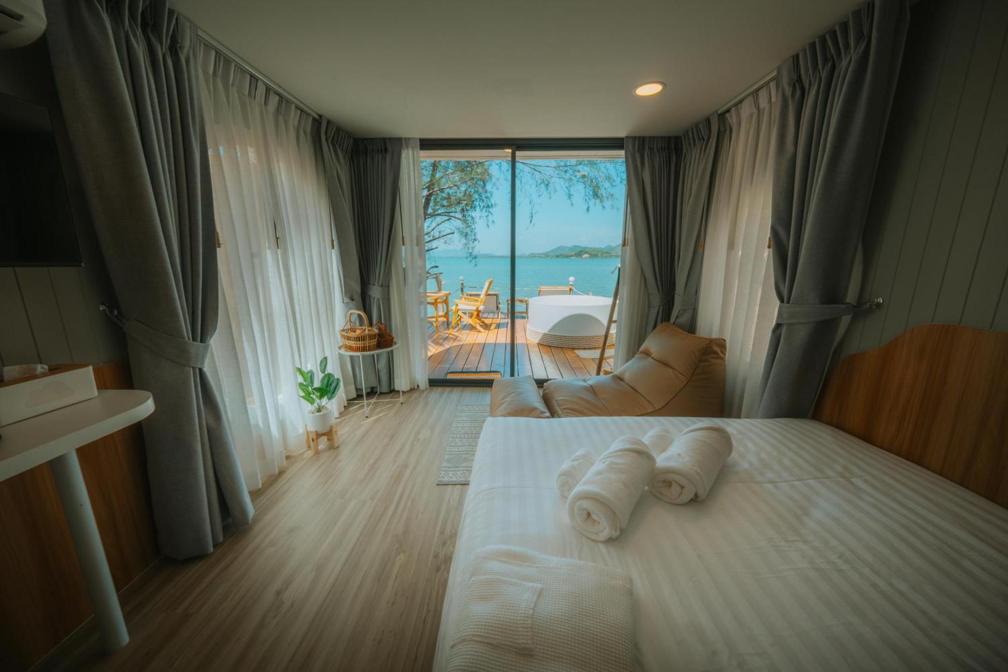 Phuket Sea Sand See Sky Beach Front Resort מראה חיצוני תמונה