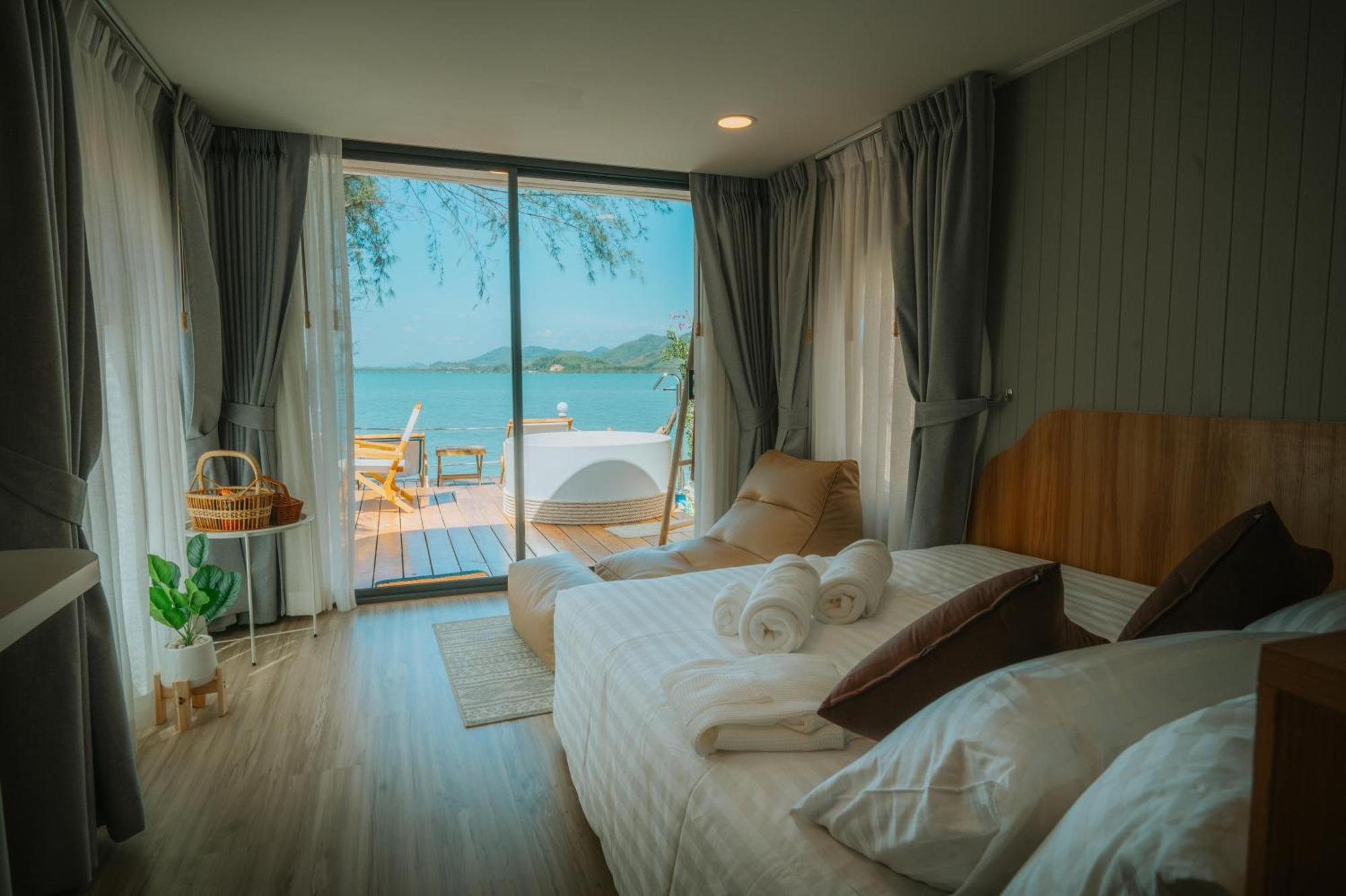 Phuket Sea Sand See Sky Beach Front Resort מראה חיצוני תמונה